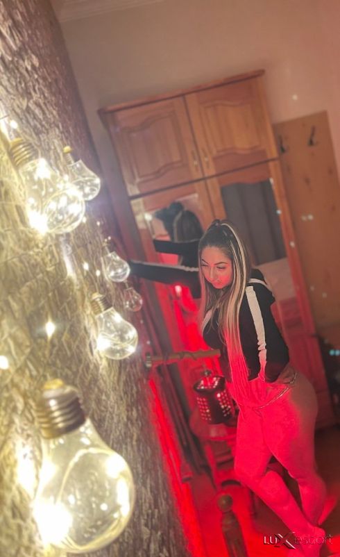 Нова съм в града! 💋Посещавам адреси и хотели😍🍒 -  снимка 5