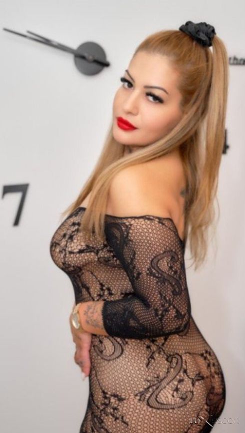 Страстна изкусителка -  снимка 1