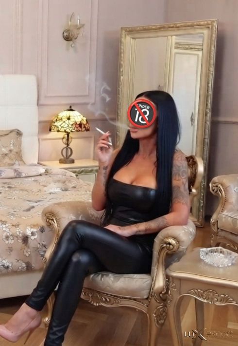 100% реалнa 🫦 💦строга господарка 30 минути 100 евро -  снимка 3