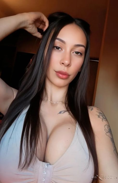New real girl -  снимка 4