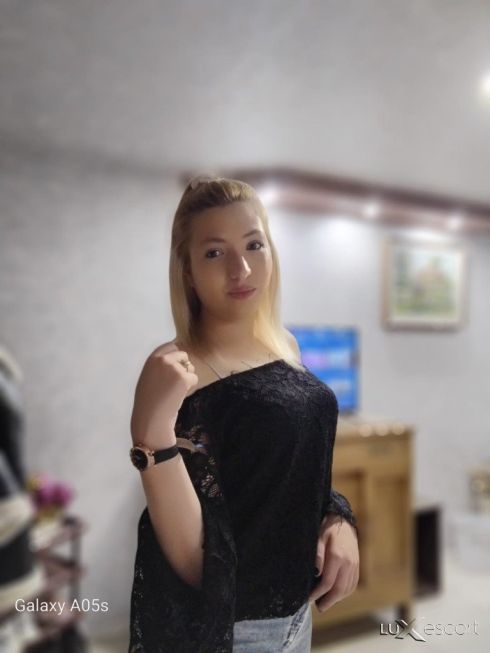 ✨Твоето✨Малко🍭 Сладко🍬 Русо 🍨Момиче👸🏼 Поръчай  на Хотел 🏨 🚕 🥂 🍻 -  снимка 0