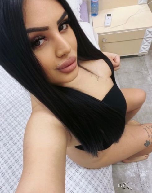 Vanesa New Brunete 🖤 -  снимка 1