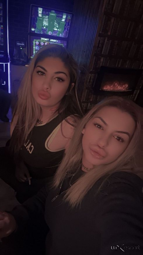 🫦sexy girls🫦 Duet🫦 -  снимка 1