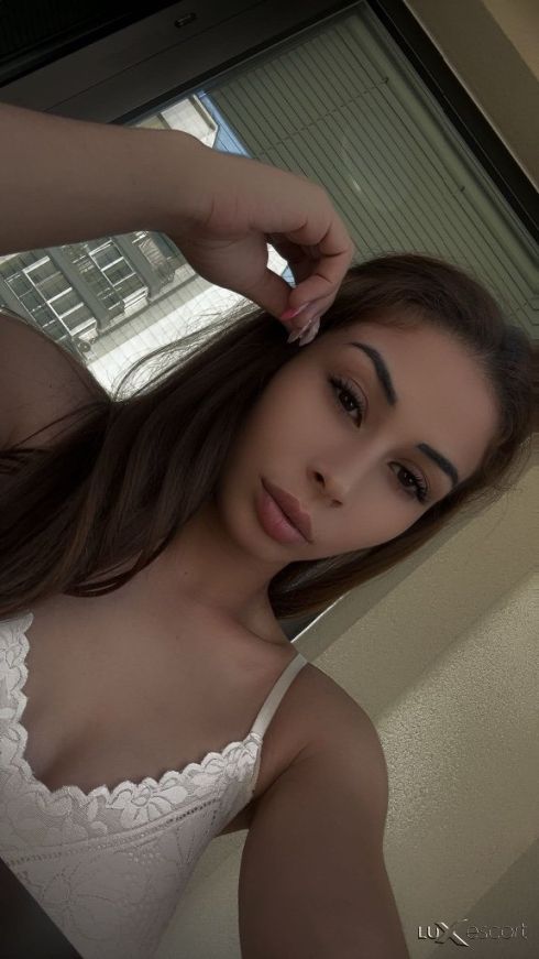 Аз съм 100% реална и дискретна -  снимка 5