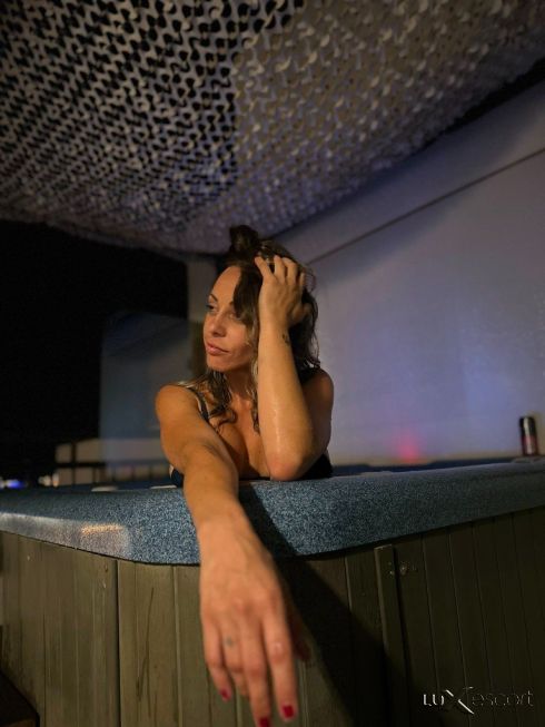 Нова в града и за кратко,напълно реална 💋💋. -  снимка 1